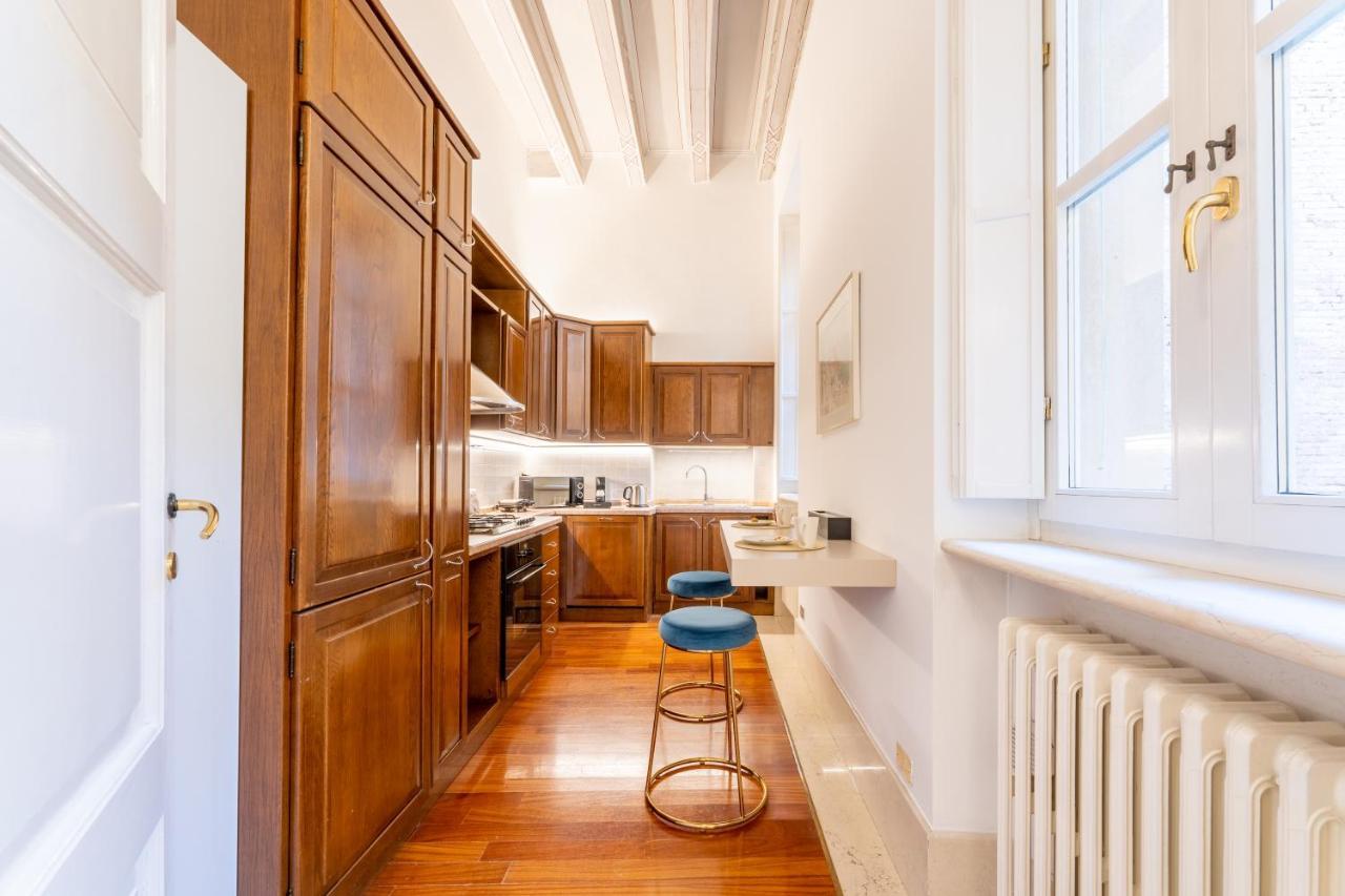Corso Cavour Luxury Apartment Verona Bagian luar foto
